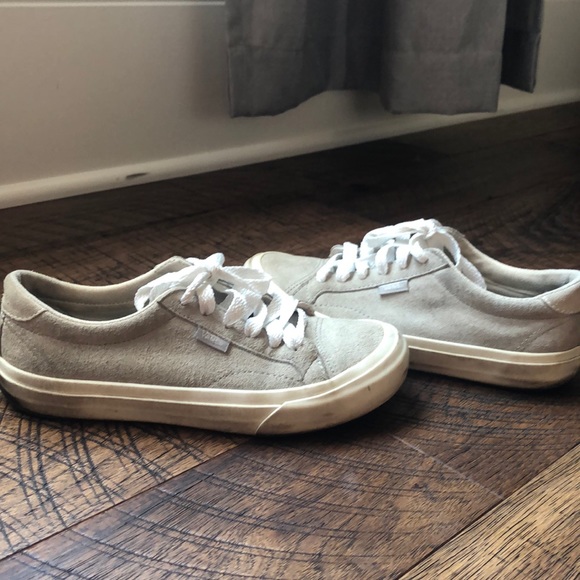 Shoes - Picture 2 of 4